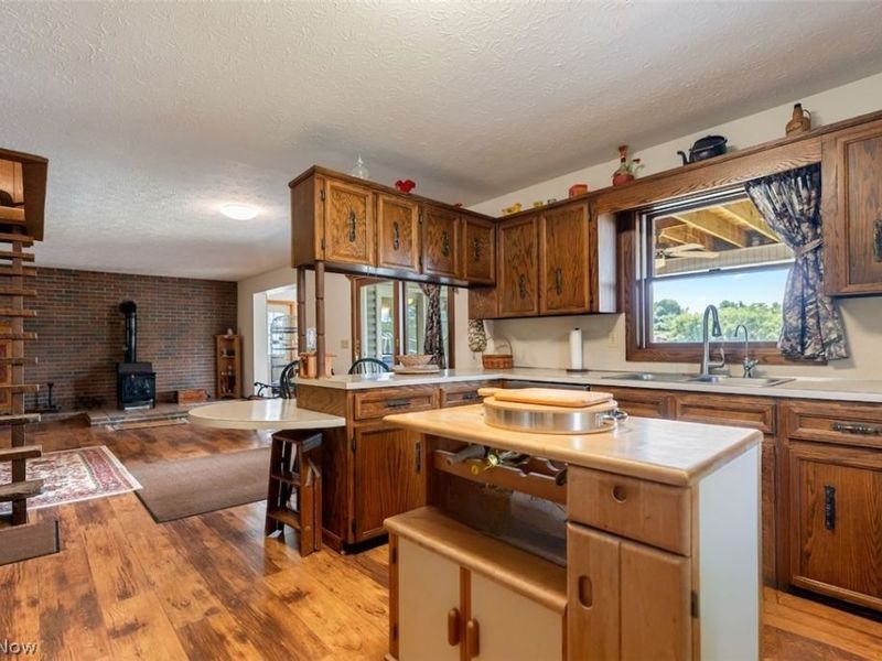 370 E Mohawk Drive, Malvern, OH 44644 Photo 10