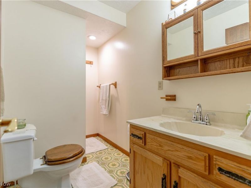 370 E Mohawk Drive, Malvern, OH 44644 Photo 16