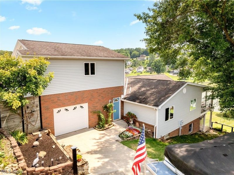370 E Mohawk Drive, Malvern, OH 44644 Photo 2