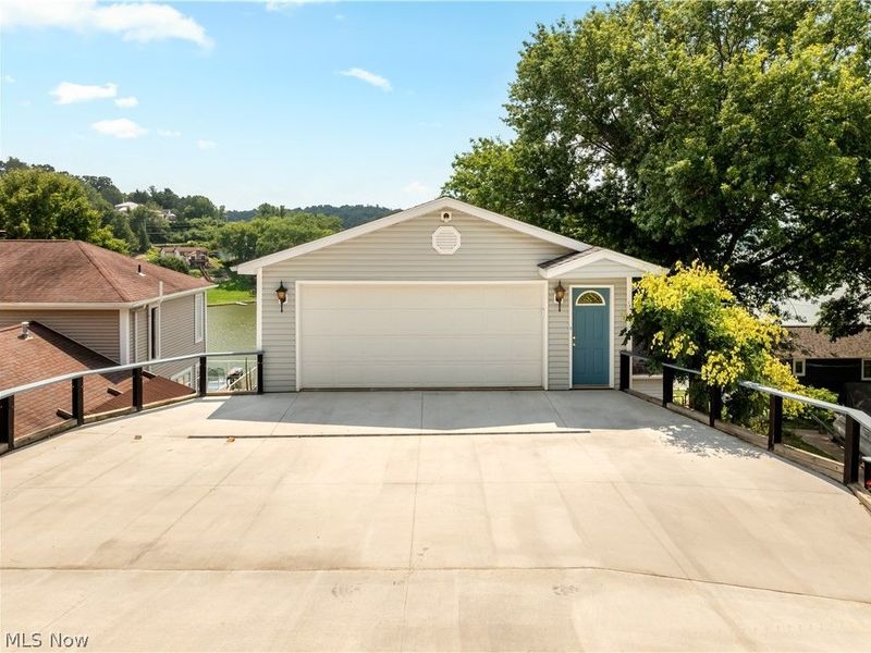 370 E Mohawk Drive, Malvern, OH 44644 Photo 3