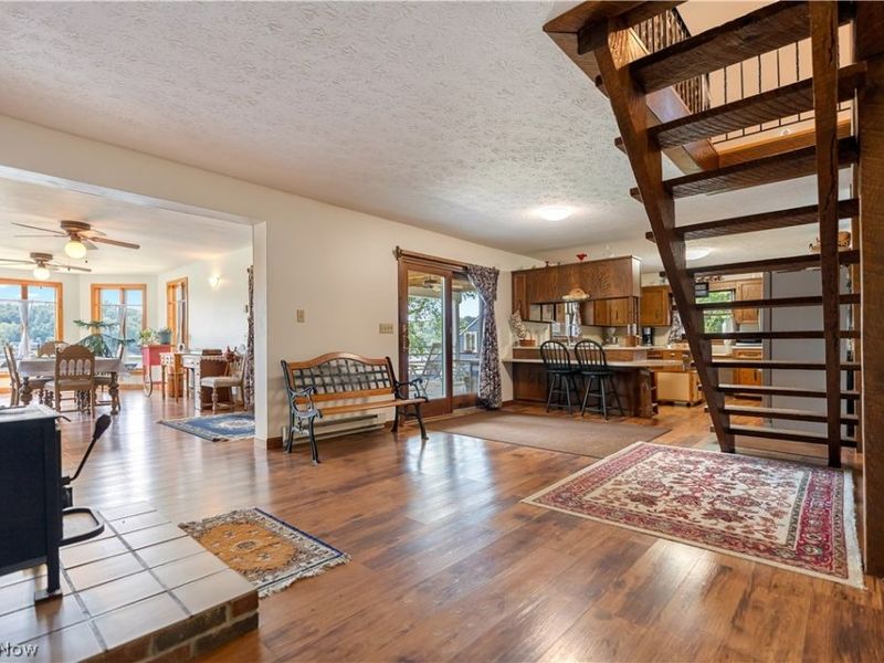 370 E Mohawk Drive, Malvern, OH 44644 Photo 4