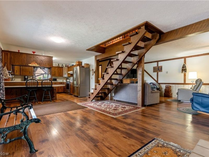 370 E Mohawk Drive, Malvern, OH 44644 Photo 5