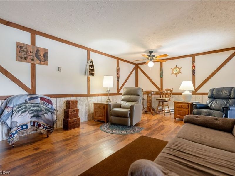370 E Mohawk Drive, Malvern, OH 44644 Photo 6