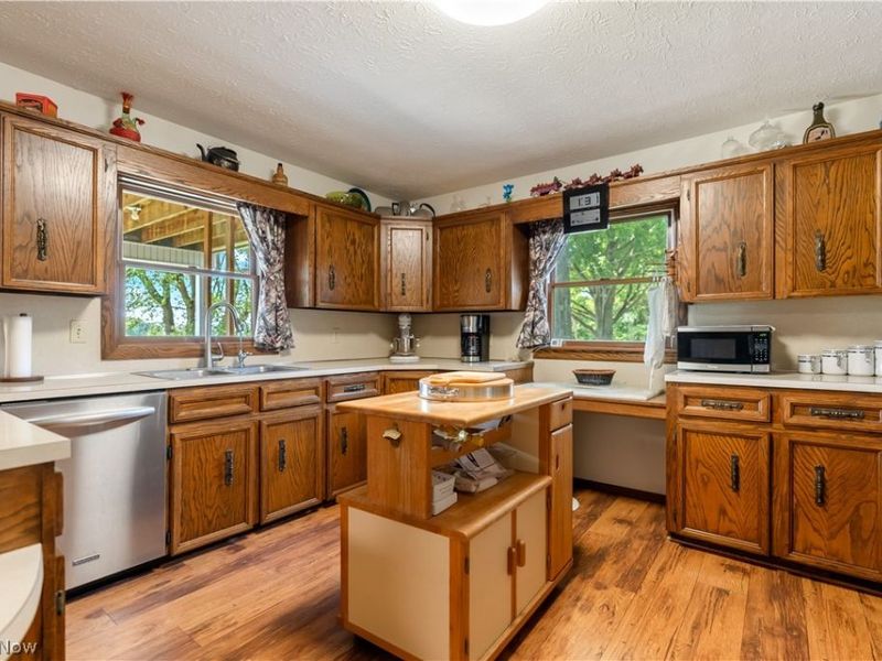 370 E Mohawk Drive, Malvern, OH 44644 Photo 7