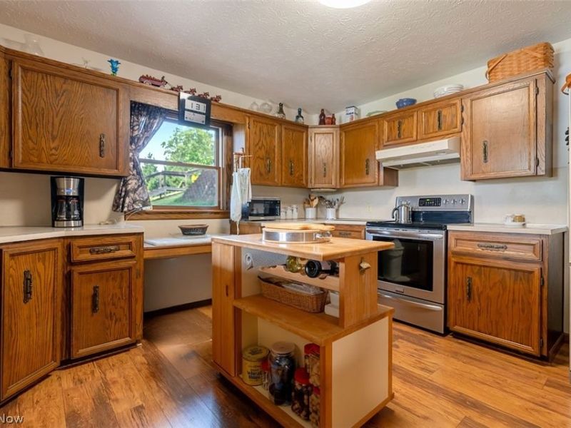 370 E Mohawk Drive, Malvern, OH 44644 Photo 9