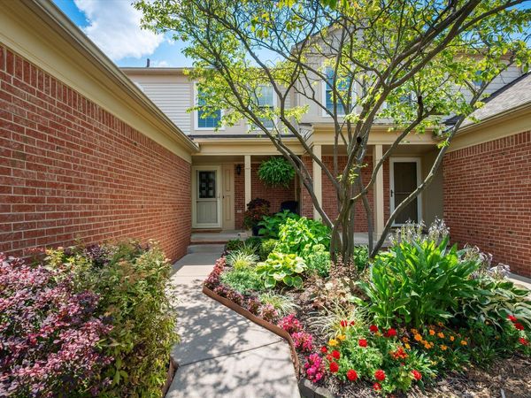 3076 Village Circle N, Ann Arbor, MI 48108
