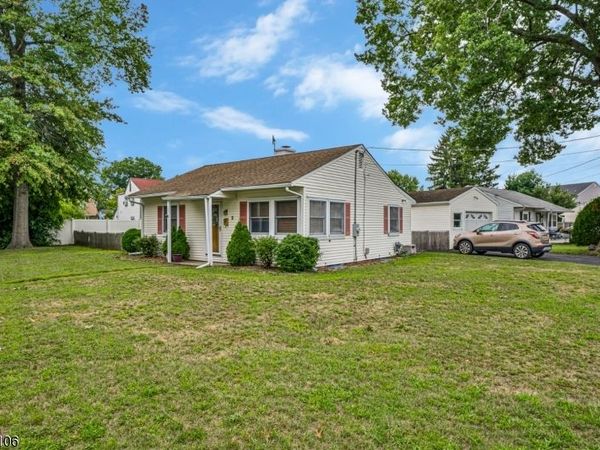 2 Orchid Pl, Middlesex, NJ 08846