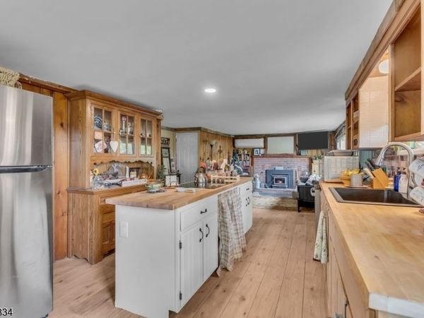 20 Plaza Dr, Hampton, NJ 07860