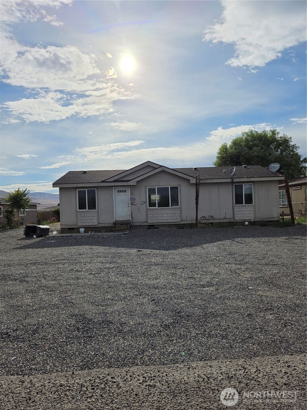 212 Thunderbird Way Sw, Mattawa, WA 99349 Main Photo
