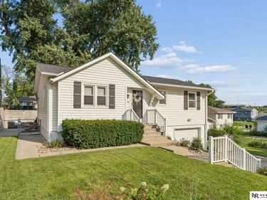 2818 S 117Th Street, Omaha, NE 68144