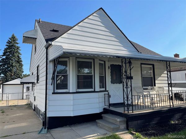 940 Saint Johns Boulevard , Lincoln Park, Mi 48146