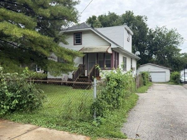 139 N Calhoun Street , Aurora, IL 60505