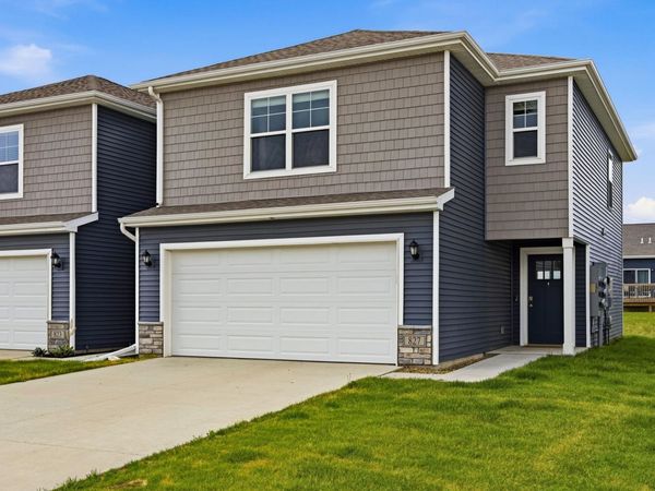 827 Oak Drive, Palo, IA 52324