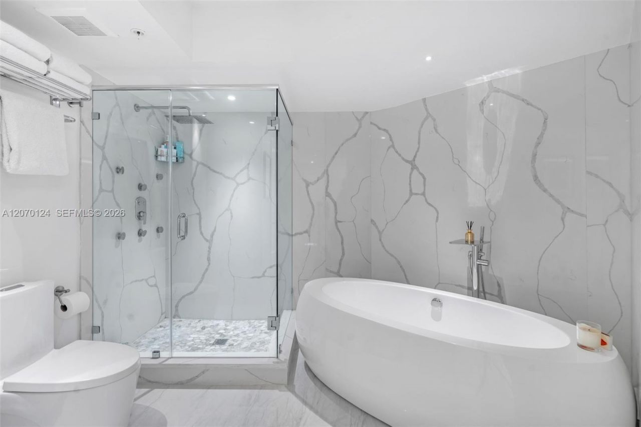 6301 Collins Ave, Unit 1207, Miami Beach, FL 33141 Photo