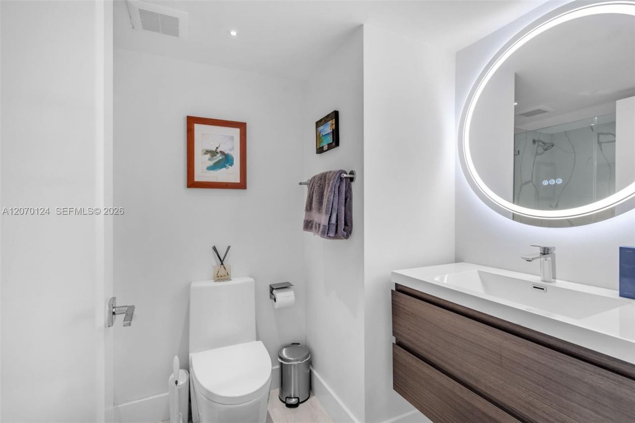 6301 Collins Ave, Unit 1207, Miami Beach, FL 33141 Photo