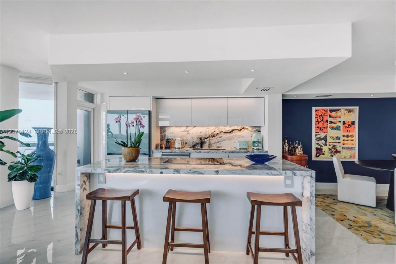 6301 Collins Ave, Unit 1207, Miami Beach, FL 33141 Photo