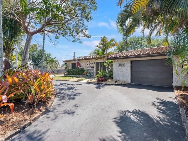 3700 W Park Rd , Hollywood, FL 33021