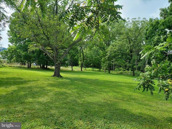 885 W BROADWAY , RED LION, PA 17356