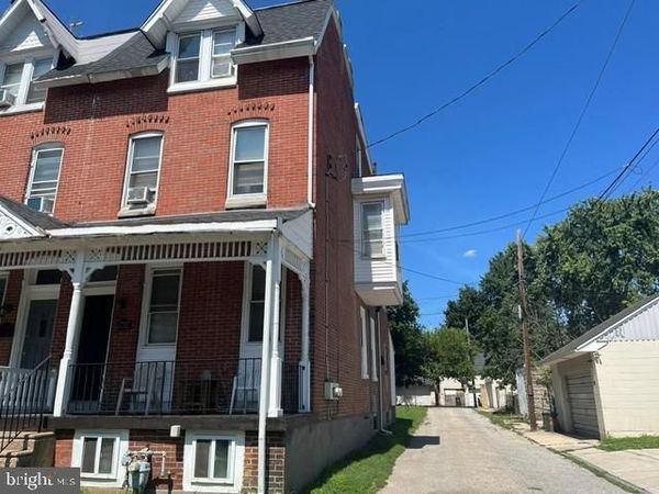 911 W LAFAYETTE STREET , NORRISTOWN, PA 19401