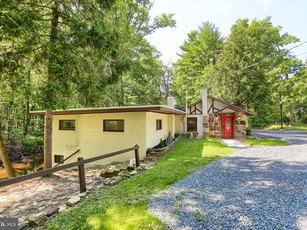 411 SPEECE LANE, DAUPHIN, PA 17018