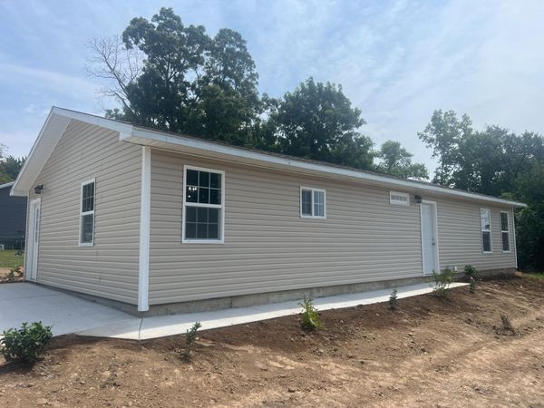 324 W 7th Street , Mountain Grove, MO 65711
