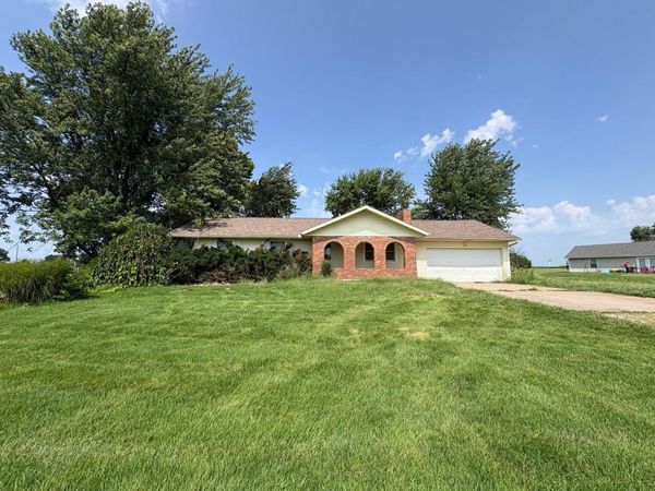 720 Meadow Lane , Nevada, MO 64772