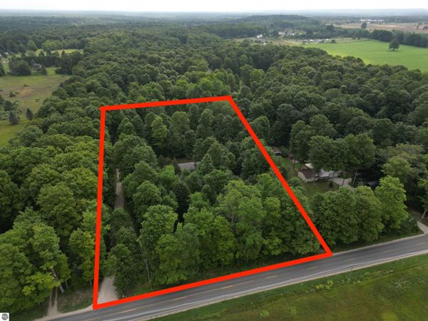 2783 Lake Ann Road, Interlochen, MI 49643