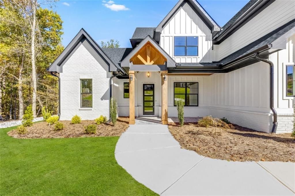 121 Forest Berry Court Newnan, GA 30265