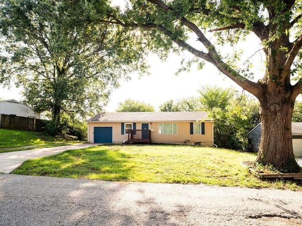 10010 BELLAIRE Avenue, Kansas City, MO 64134
