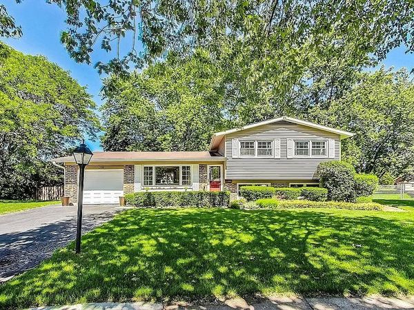 318 W Hackberry Drive, Arlington Heights, IL 60004