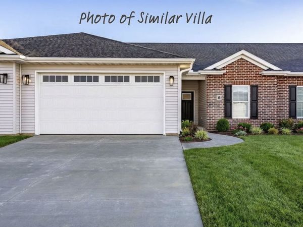 32 Frank Court , Le Claire, IA 52753