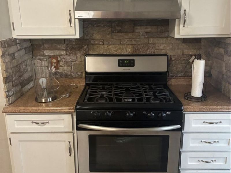 390 WILSON Street W, Struthers, OH 44471 Photo 3