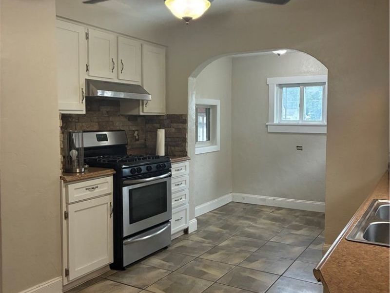 390 WILSON Street W, Struthers, OH 44471 Photo 4