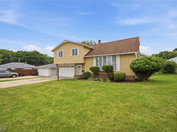 2475 Robinhood Drive , Parma, OH 44134