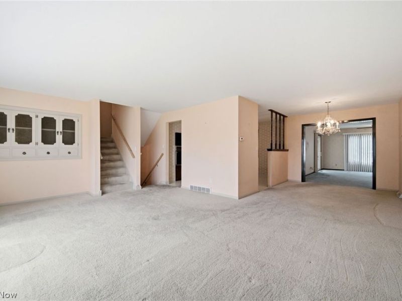 2475 Robinhood Drive, Parma, OH 44134 Photo 4