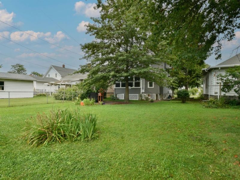 418 E 6th Street, Port Clinton, OH 43452 Photo 3