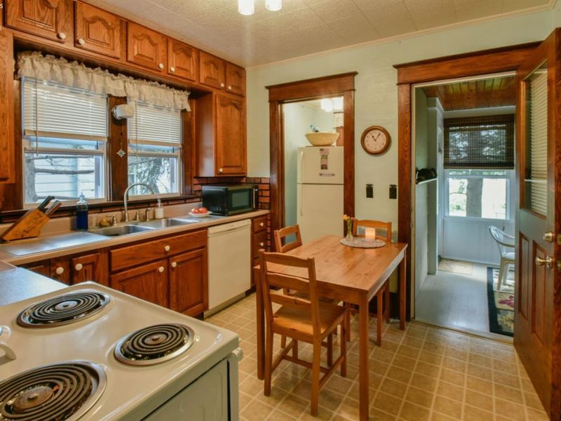 418 E 6th Street, Port Clinton, OH 43452 Photo 4