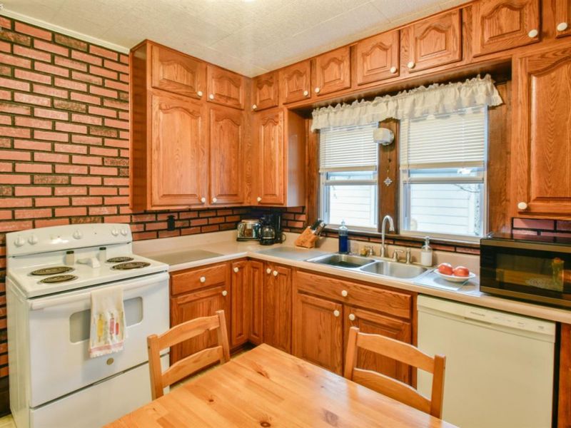 418 E 6th Street, Port Clinton, OH 43452 Photo 5