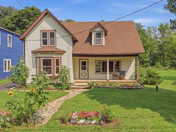 W379N8324 Mill St, Lac La Belle, WI 53066