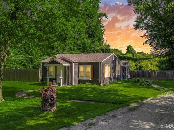 1043 Farmview Drive, St Louis, MO 63138