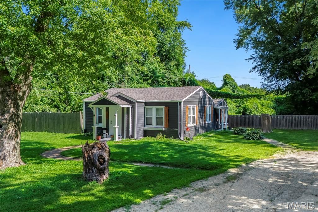 1043 Farmview Drive, Saint Louis, MO 63138 Main Photo