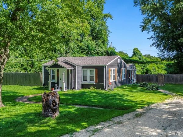 1043 Farmview Drive, St Louis, MO 63138