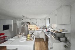 615 End Street photo 4