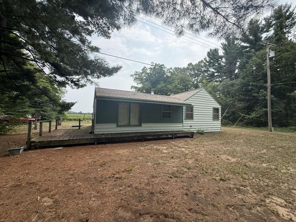 4048 Cloverville Road, Fruitport, MI 49415