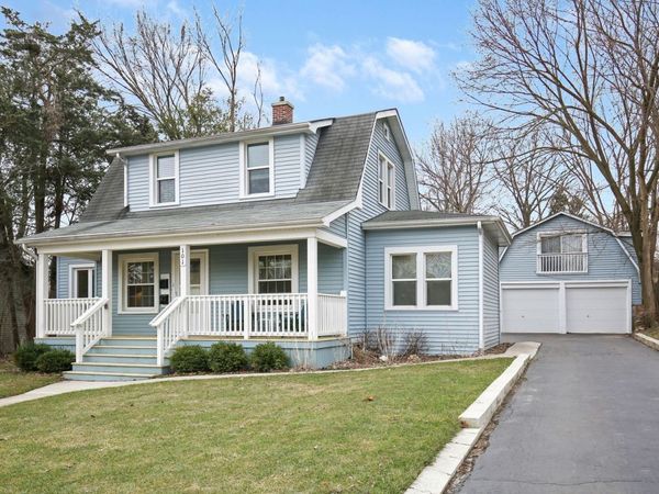 101 W MAPLE Avenue , Roselle, IL 60172