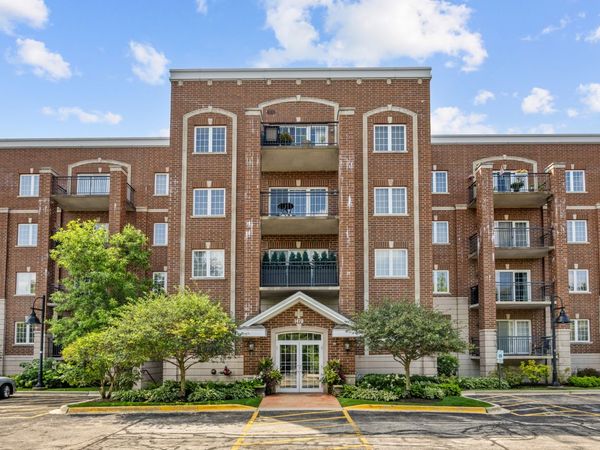 1479 N MILWAUKEE Avenue, Unit 307, Libertyville, IL 60048
