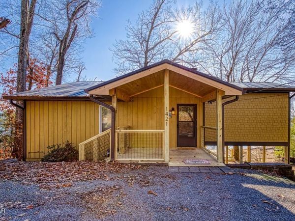 1421 Highway 139 , Dandridge, TN 37725