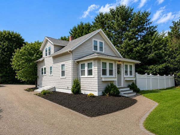 39 Dale Street, Medfield, MA 02052