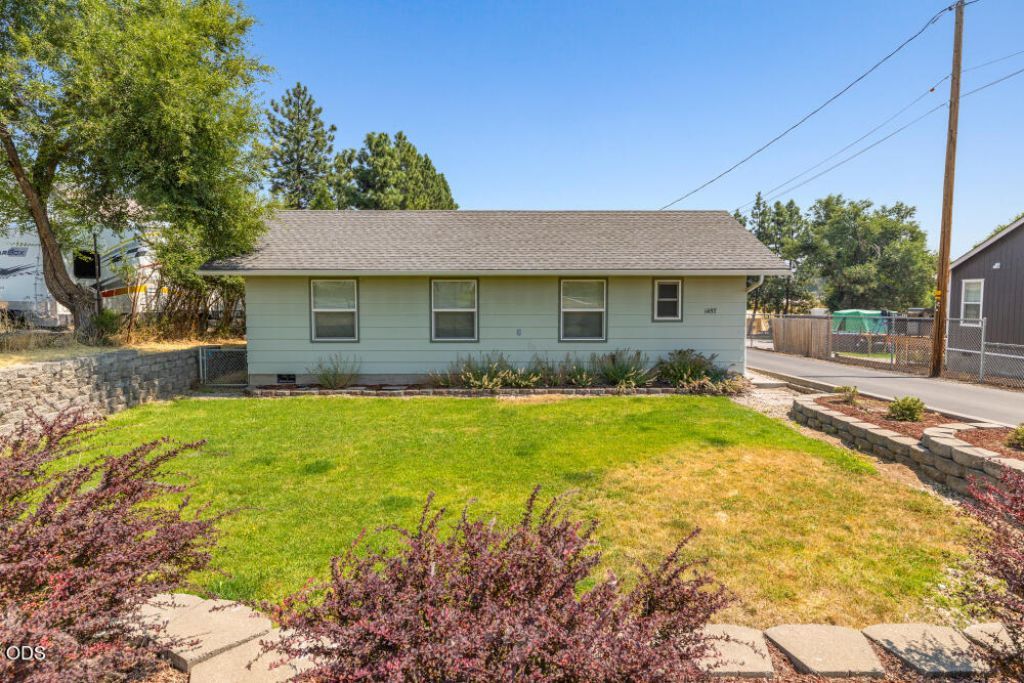 1457 Homedale Road, Klamath Falls, OR 97603 Main Photo