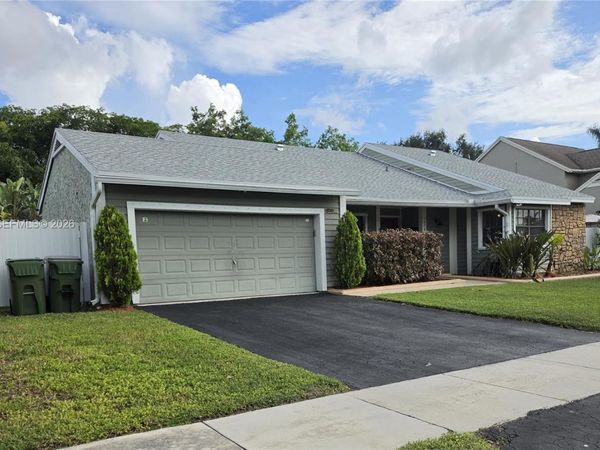 1676 S Goldeneye Ln, Homestead, FL 33035